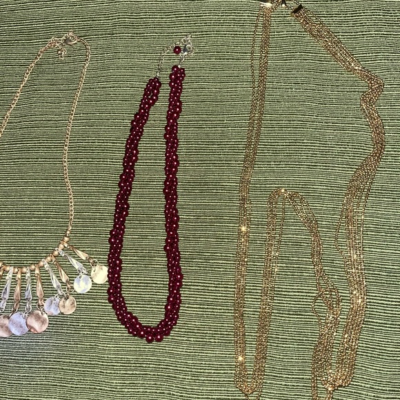 Jewelry Bundle of 4 Assorted Necklaces - Picture 3 of 7